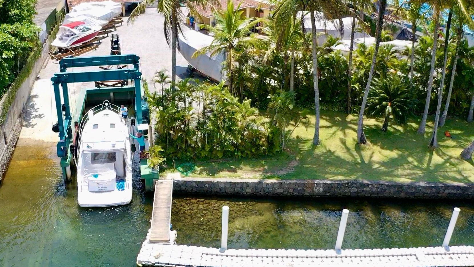 "No Coração de Barra do Una: A Marina com Acesso Rápido ao Canal e ao Mar"